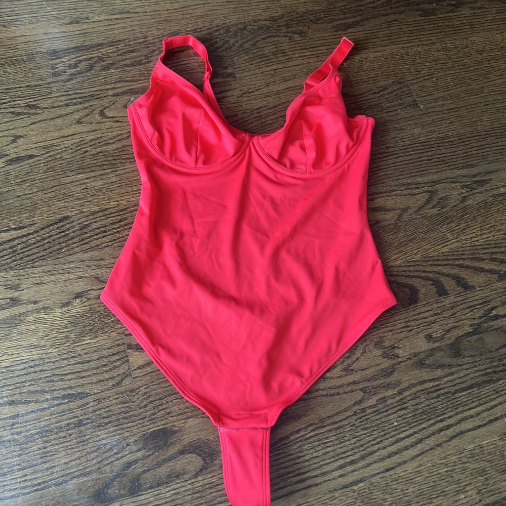 Women's One Piece V-Neck Snaps Red Thong Form-Fitting Bodysuit M NWT Feelingirl
